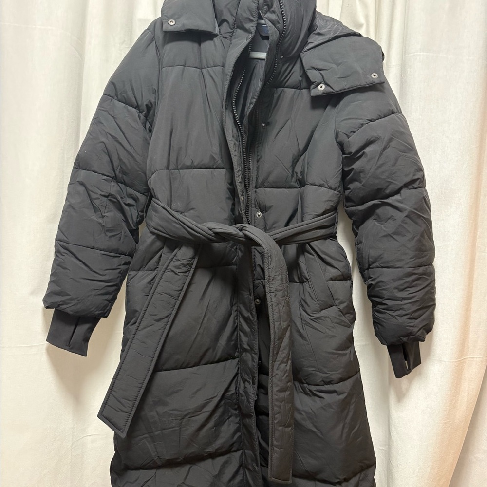 GAP Women's Black Puffer Jacket